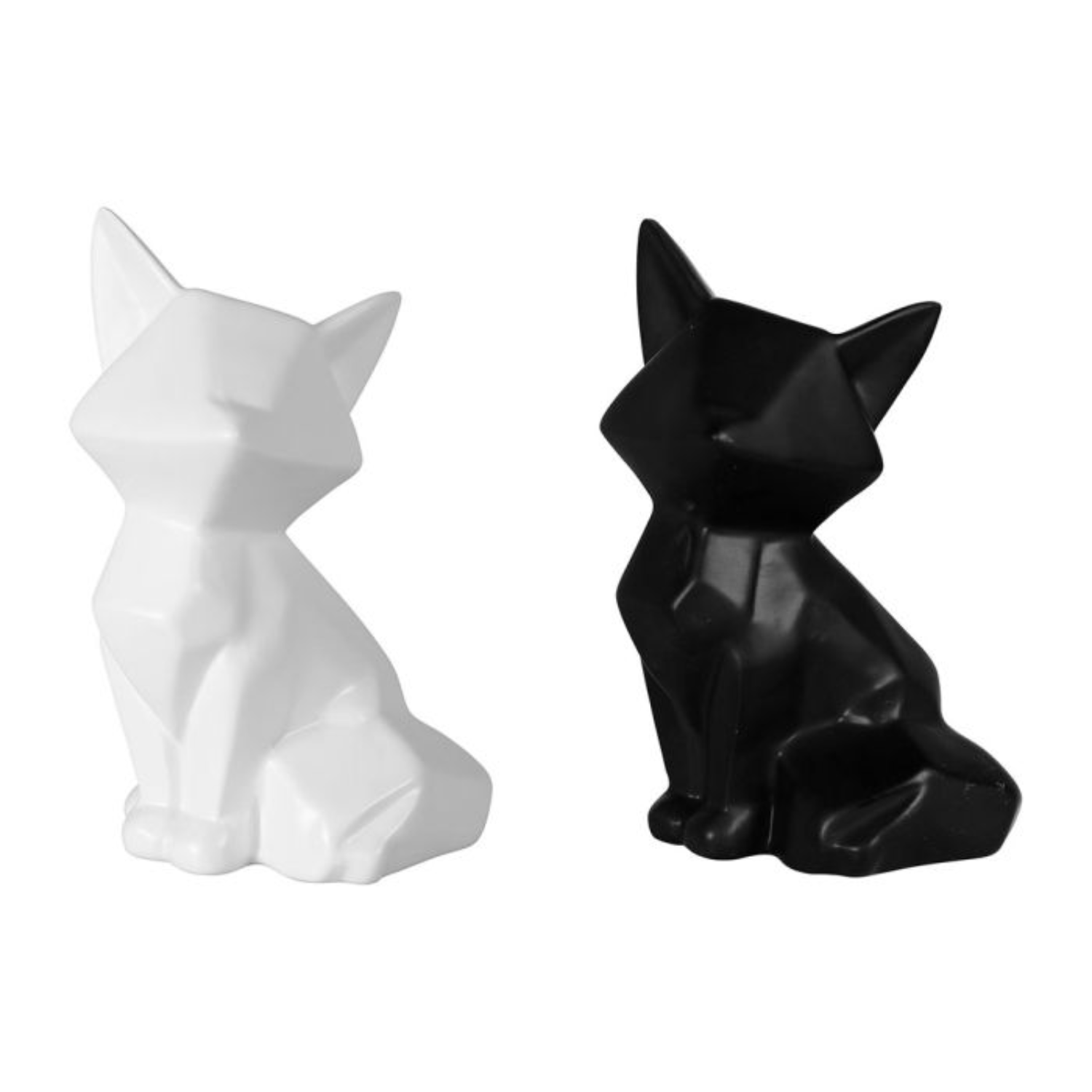 Statuette en céramique représentant un renard blanc, ajoutant originalité et charme à la décoration intérieure.