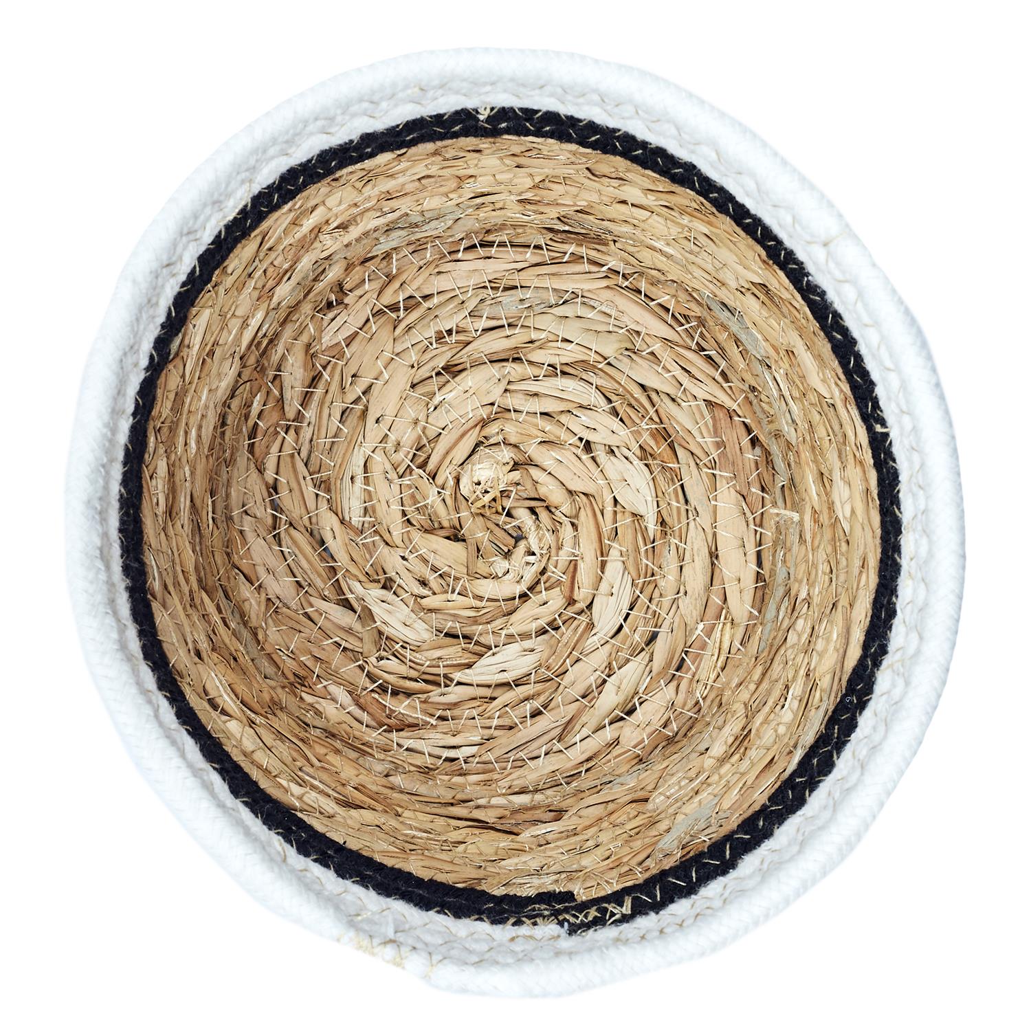 3 corbeilles tressées au design ethnique, idéales pour le rangement et la décoration intérieure.