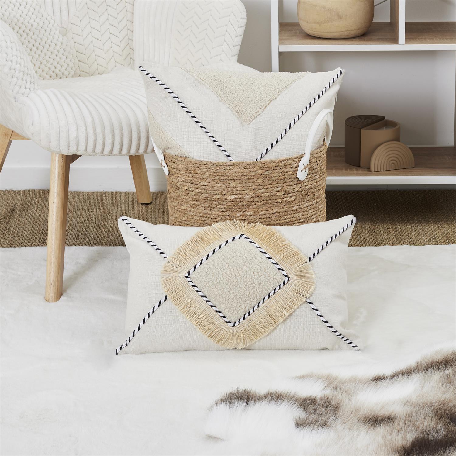 Coussin beige et blanc à franges 30x50cm