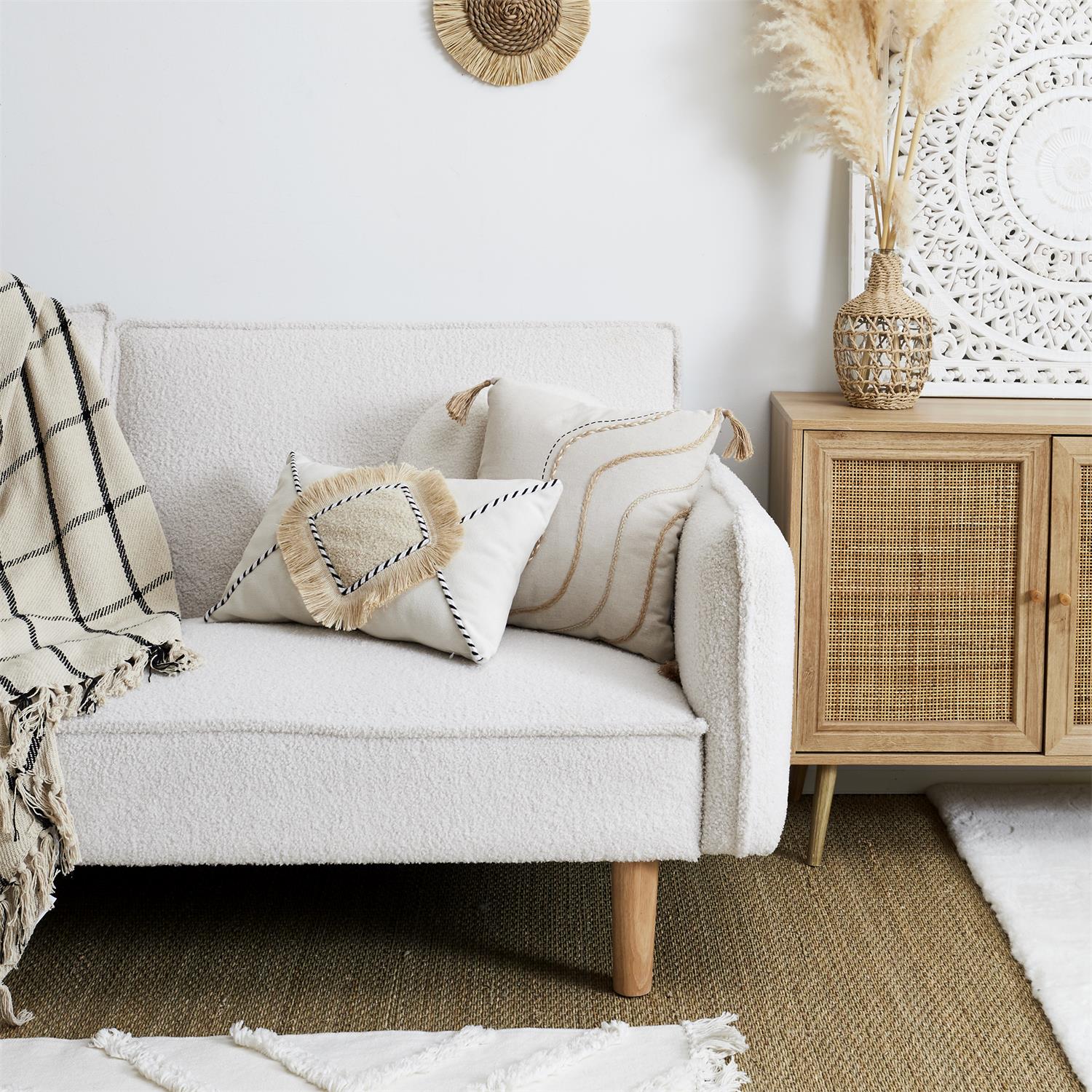 Coussin beige et blanc à franges 30x50cm