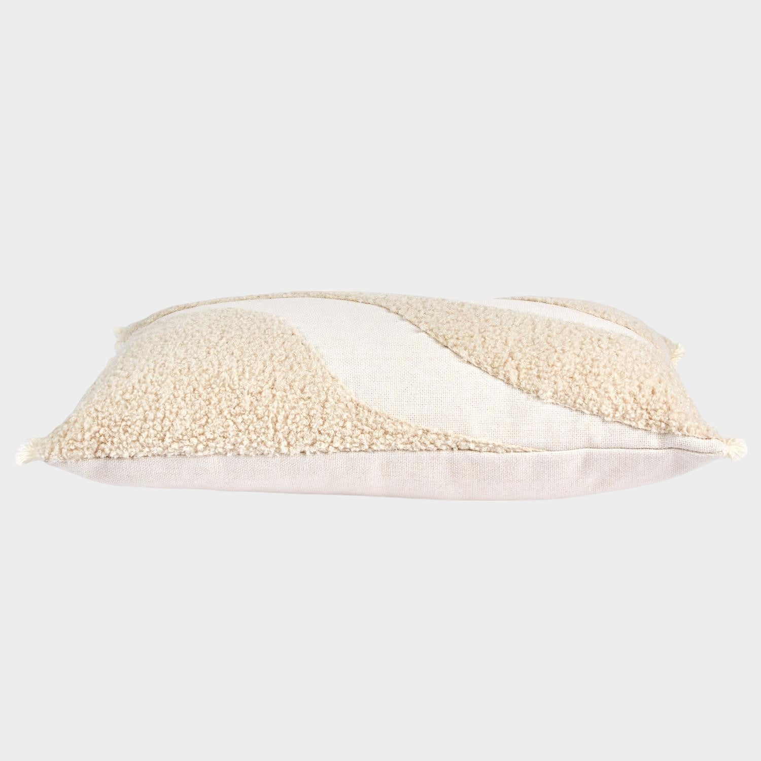 Coussin beige et blanc bouclette 30x50cm