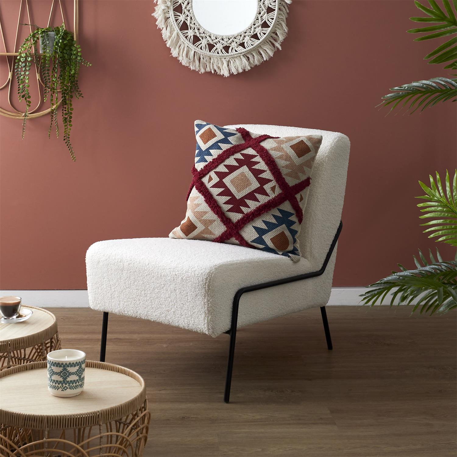 Coussin tufte a motifs 40x40cm