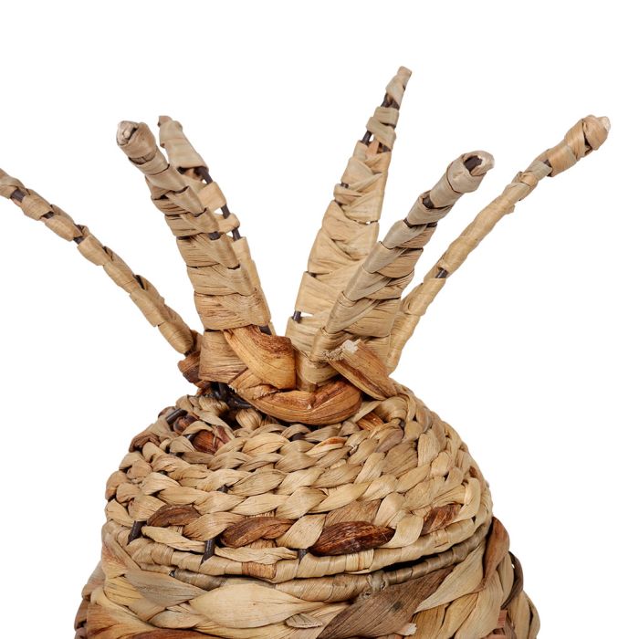 Boîte ananas en paille naturelle, ajoutant une touche tropicale et pratique à la décoration intérieure.