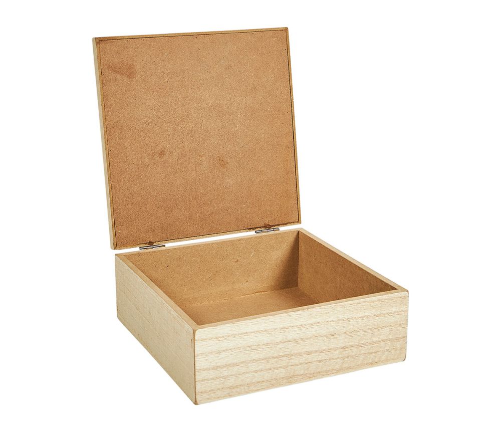 Boîte à bijoux en bois avec fleur dorée, idéale pour ranger vos bijoux précieux avec élégance et style.