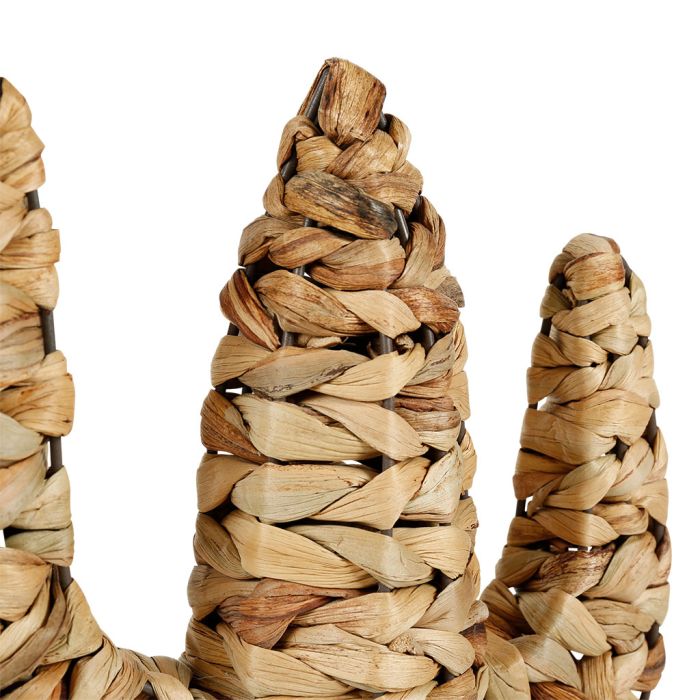 Cactus en rotin naturel, ajoutant une touche de nature et de chaleur à la décoration intérieure.