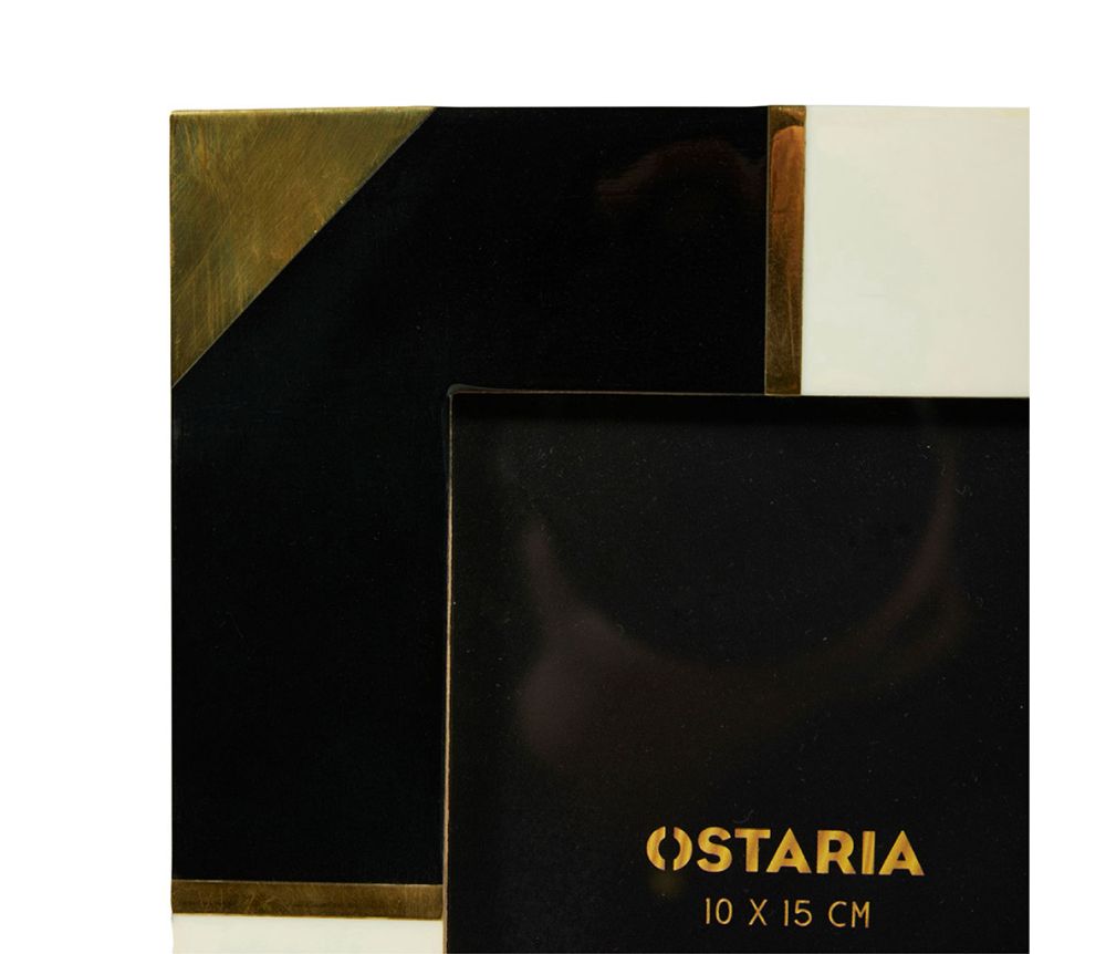 Cadre photo 'Marbre' noir et blanc 10x15cm avec finition effet marbre et bois, ajoutant une touche d'élégance et de sophistication à la décoration intérieure.