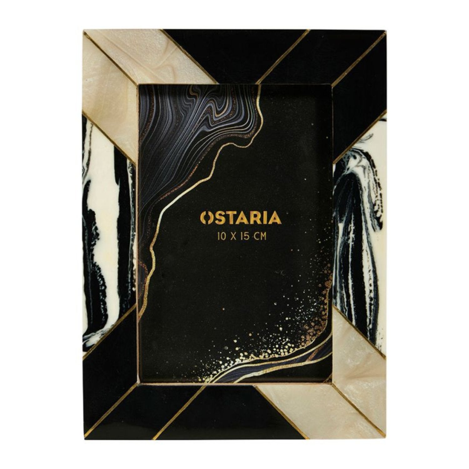 Cadre photo noir et blanc avec touche de nacre, idéal pour photos de famille ou de mariage, ajoutant une élégance sophistiquée à la décoration intérieure.