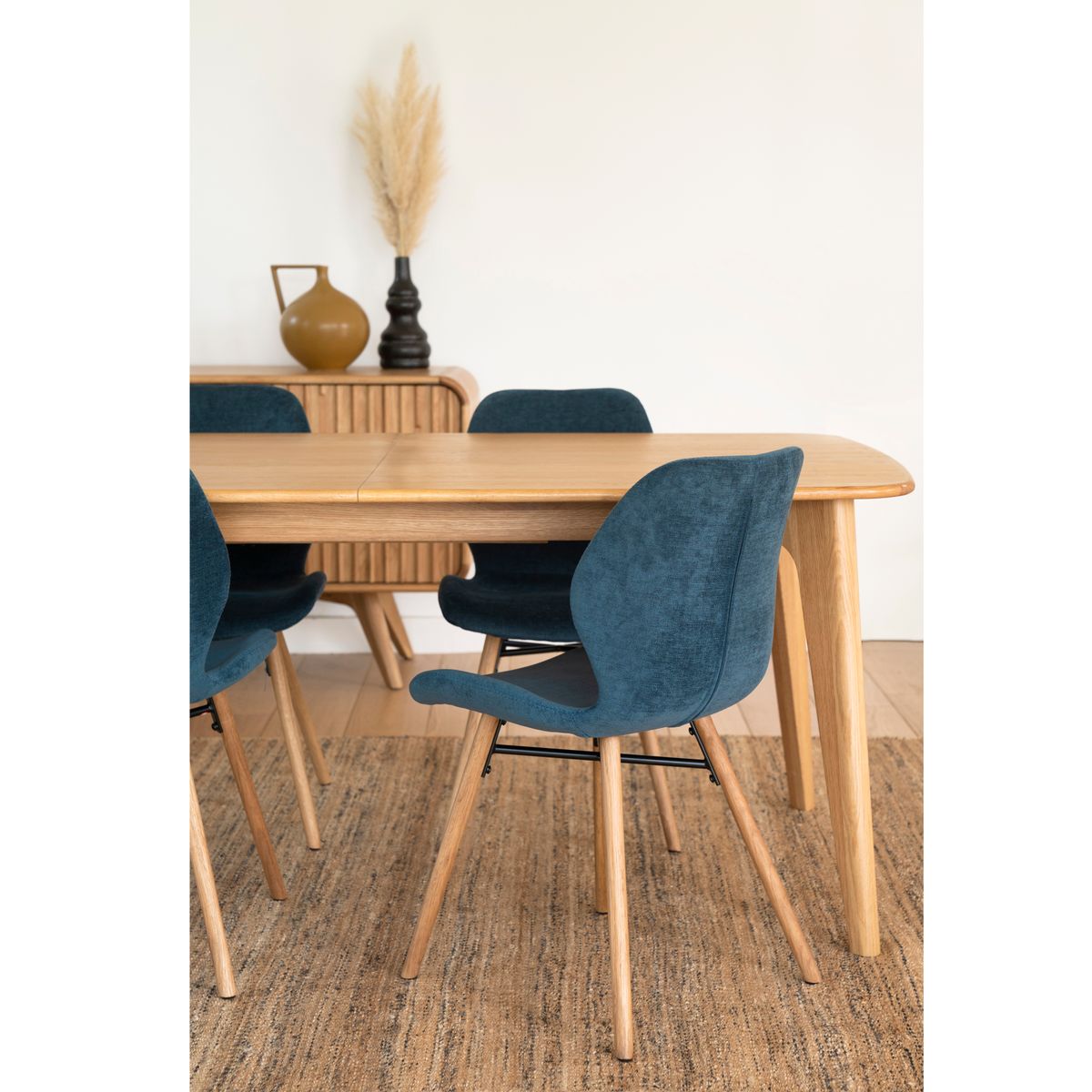 Chaise en tissu soft touch bleu foncé KERI