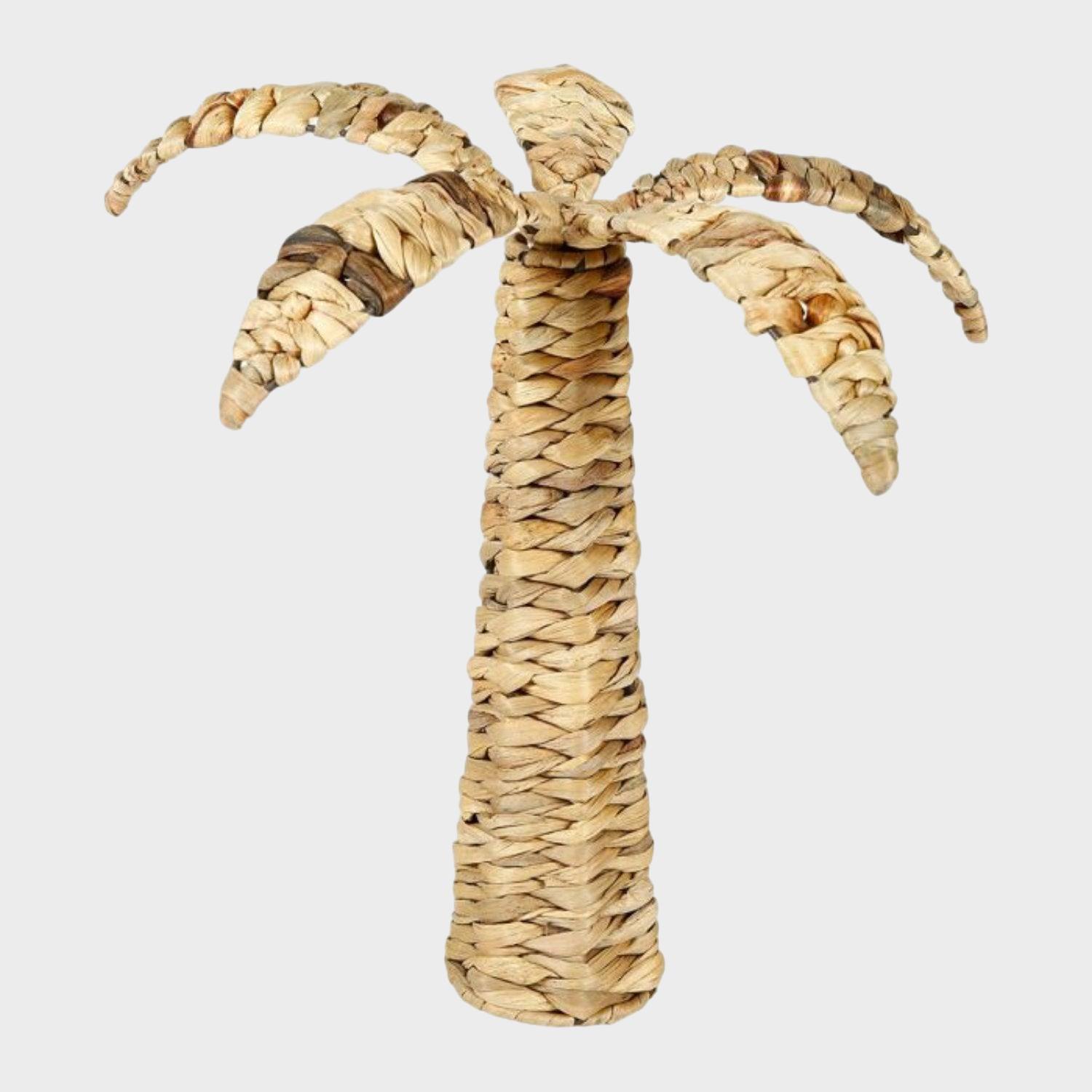 Palmier en rotin naturel, ajoutant une ambiance tropicale et chaleureuse à la décoration intérieure.